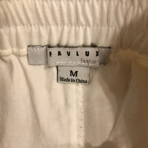 Women’s white shorts favlux fashion size medium - Picture 6 of 6